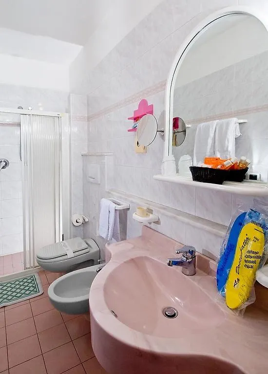 ***  Hotel Tulipe Nazionale 리치오네 이탈리아